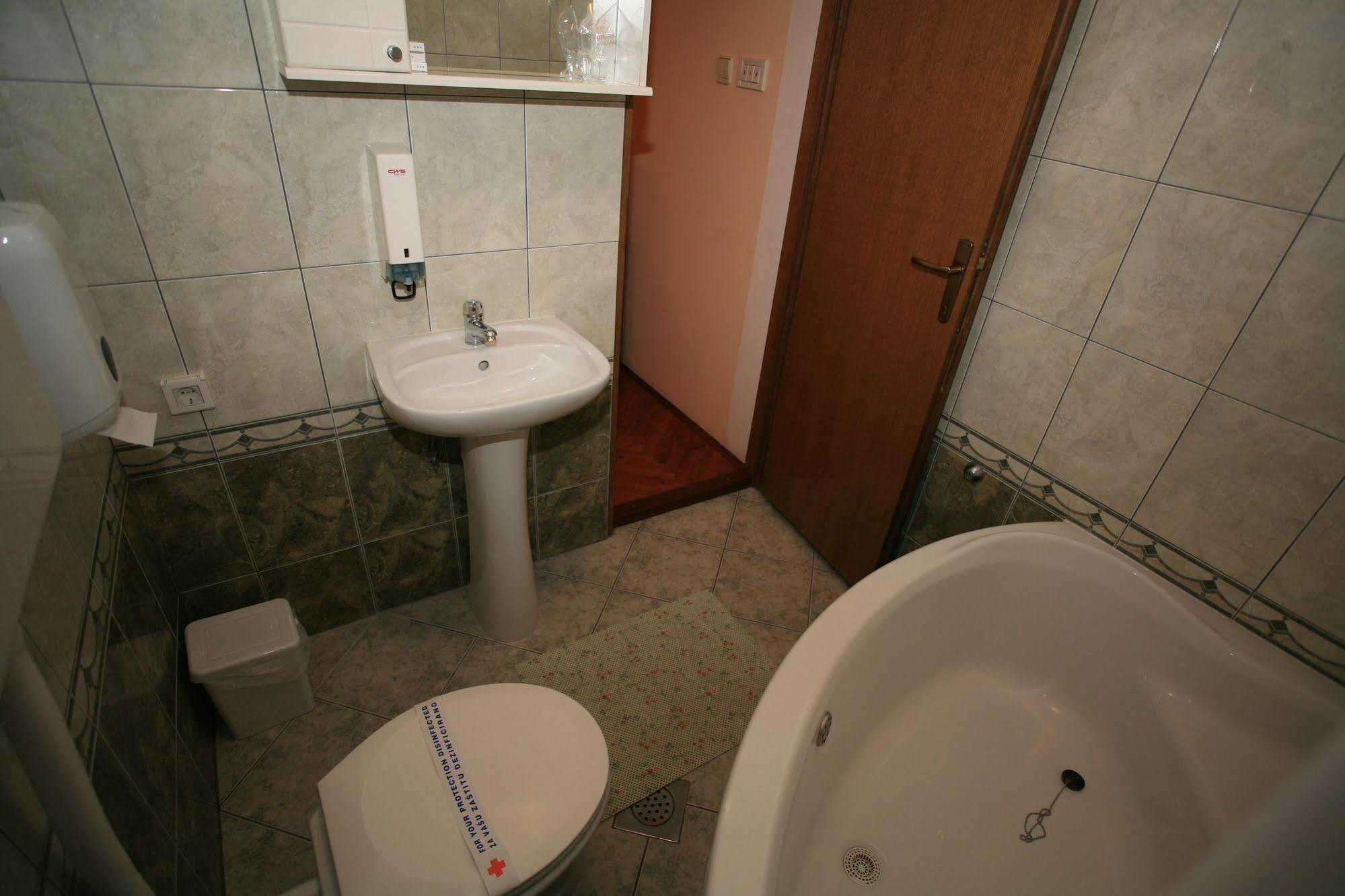 Apartments Vrata Baranje ビリェ エクステリア 写真